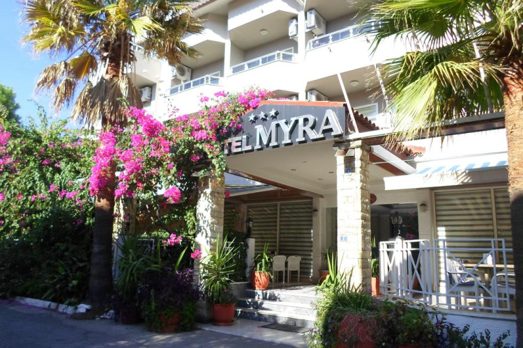 myra-hotel-d8dc09d86907a53b.jpeg